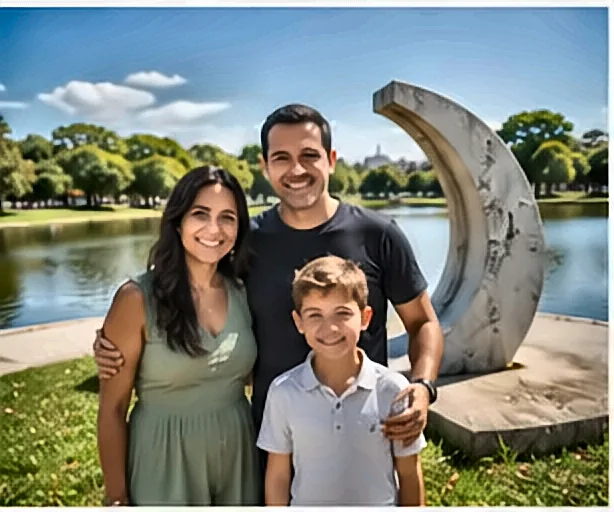 Família de trabalhador celebrando conquistas — Consignado Para Trabalhadores CLT e FGTS: Guia Completo de Opções e Cuidados